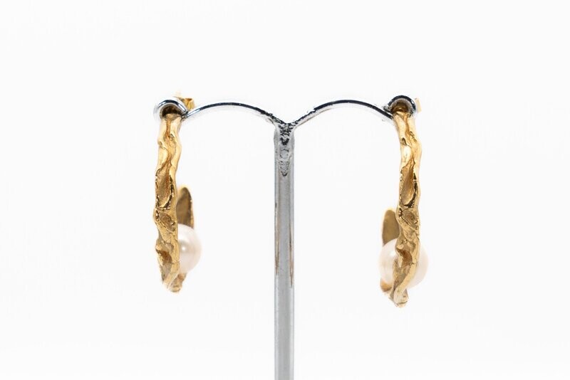 Pearly Wave Hoop With Pearl- Deborah Blythe