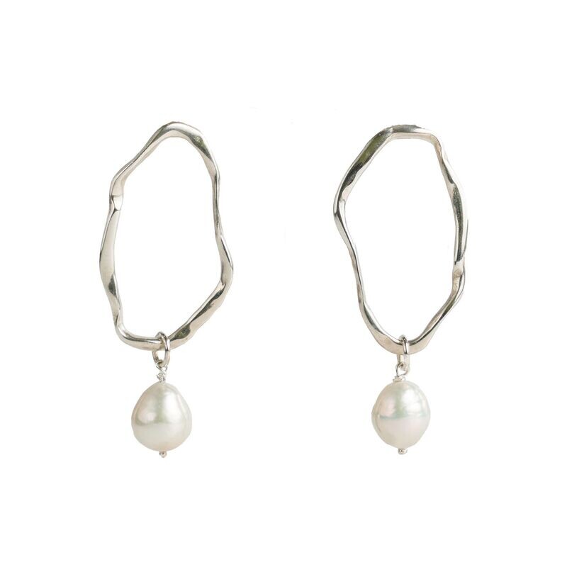 Ripple II Silver & Pearl.- Deborah Blythe