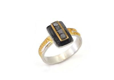 Contemporary rough diamond ring