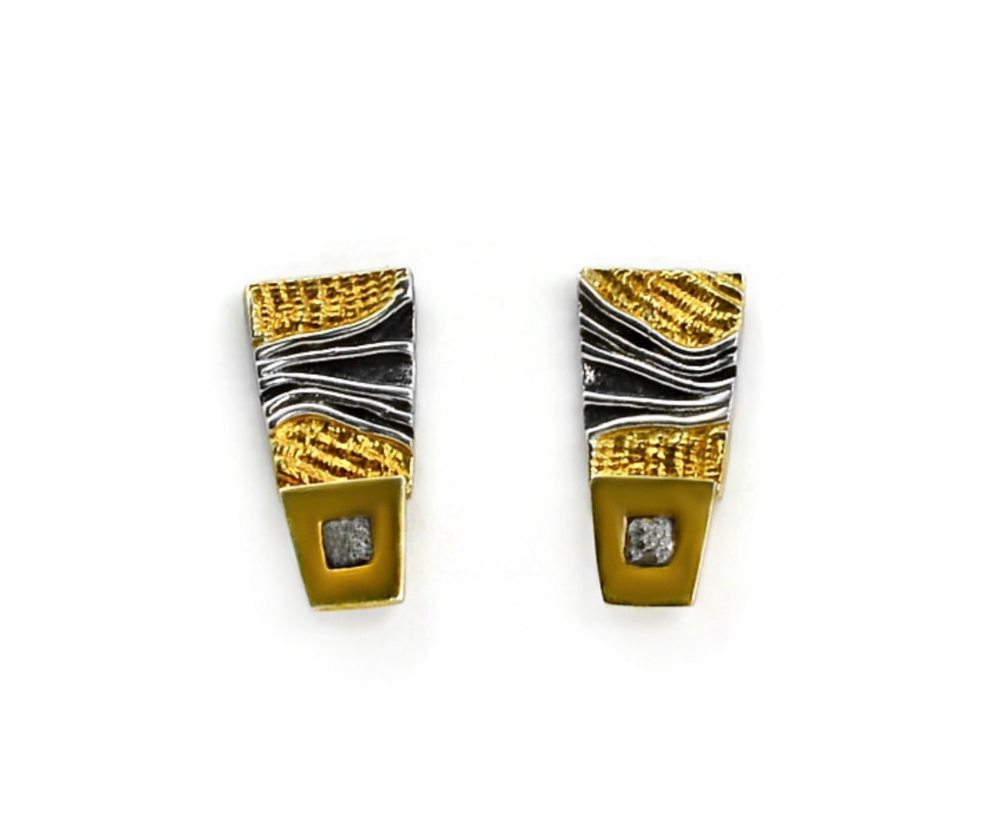 Stylish rough diamond earrings