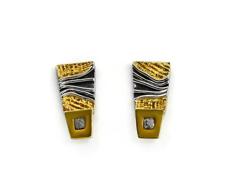 Stylish rough diamond earrings