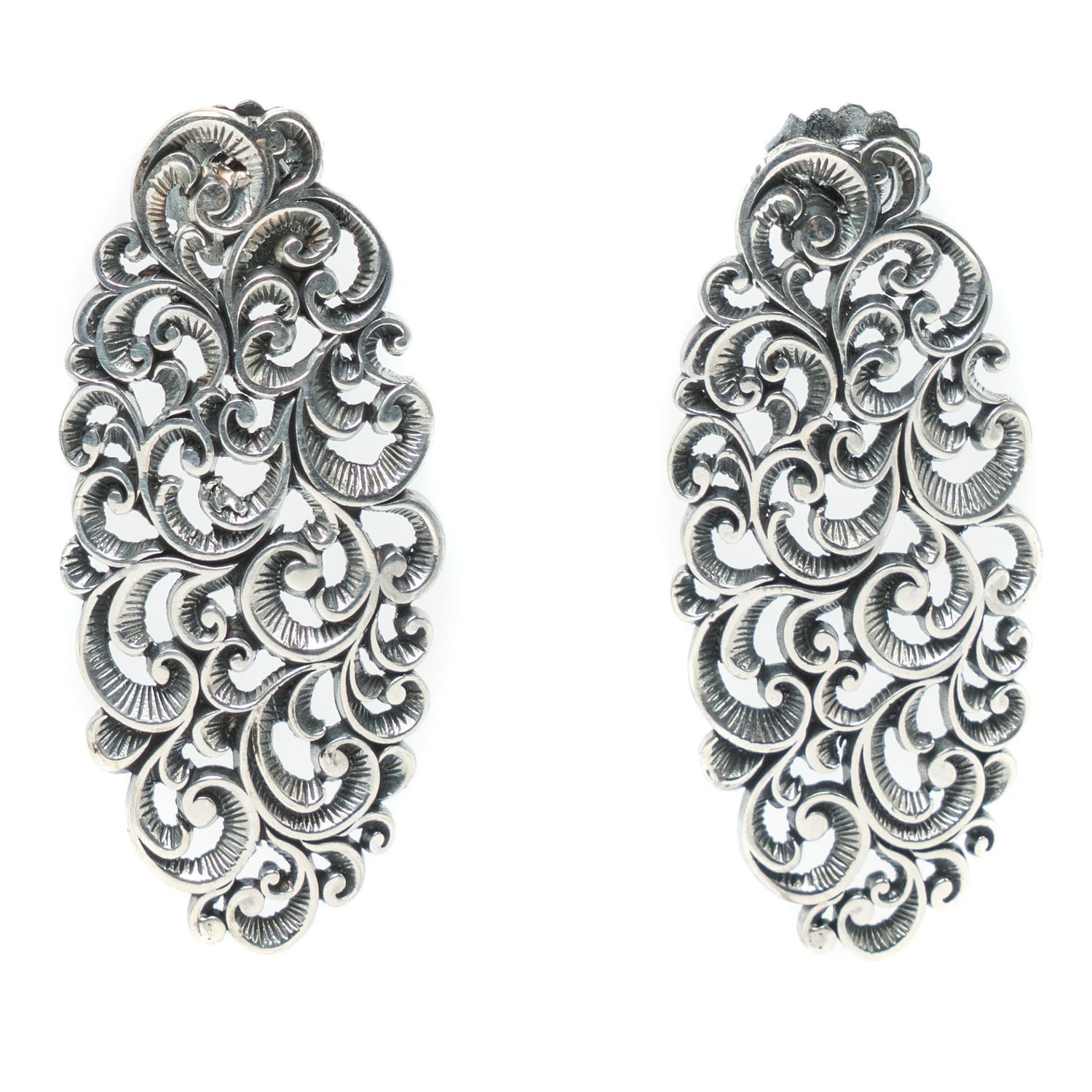 Oval silver engraved earrings