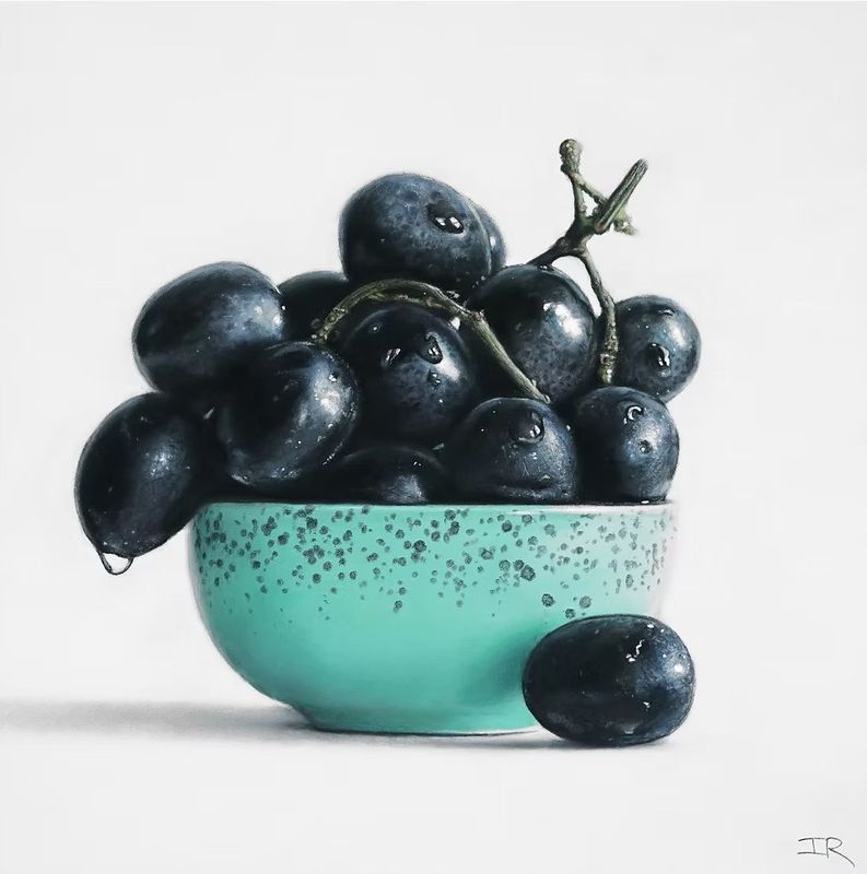 Black grapes in bowl