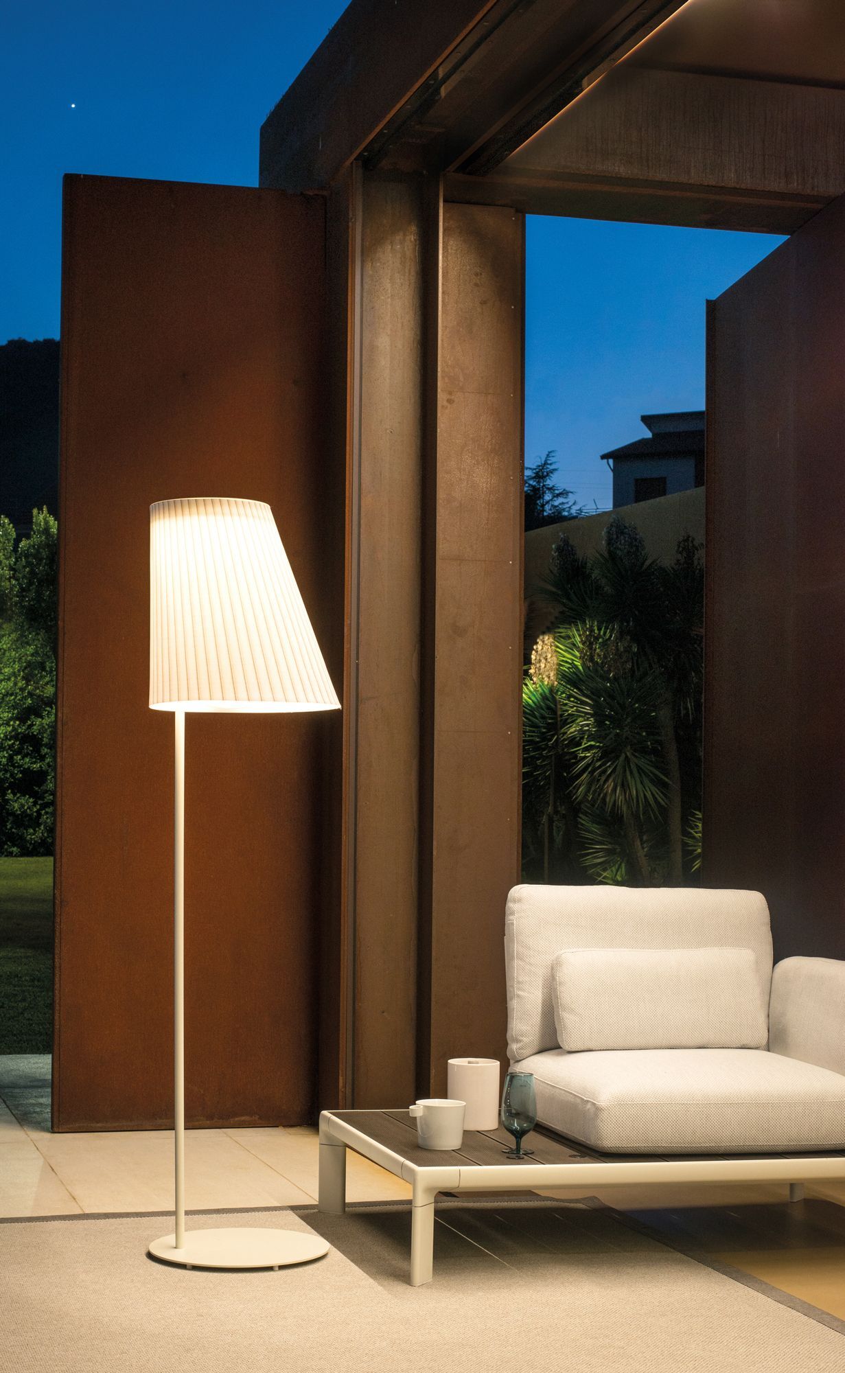 Lampada Cone da terra ricaricabile