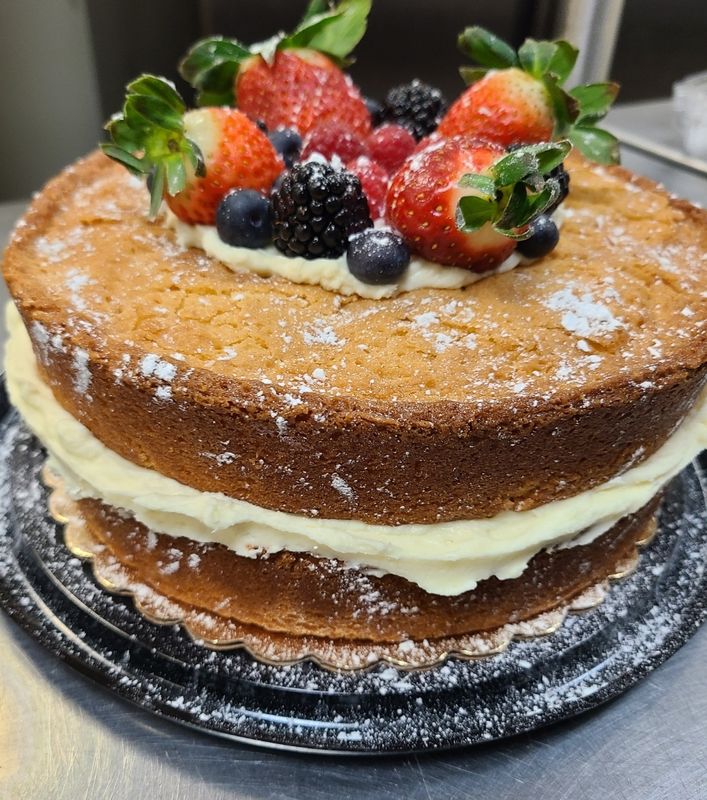 Best of Both Worlds - 8" Round Birthday Cakes (LOCAL PICK UP ONLY)