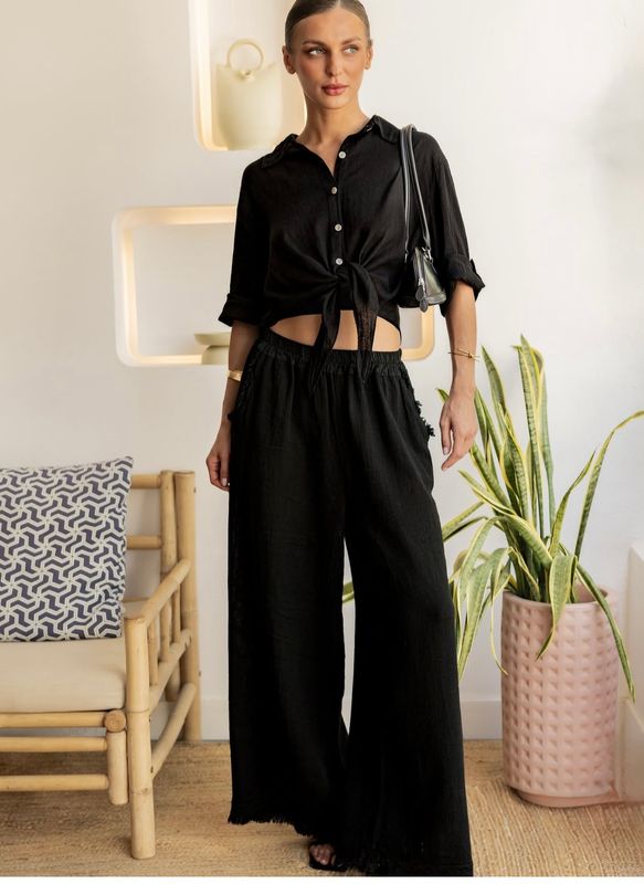 Luxury linen pants in Black