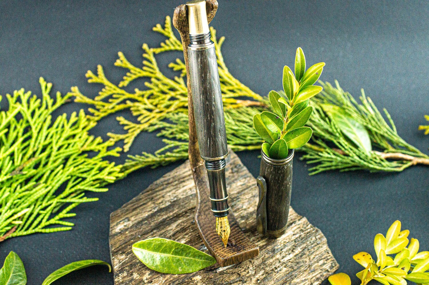 Dark Arrow - A fountain pen as a gift for connoisseurs of luxury accessories.
