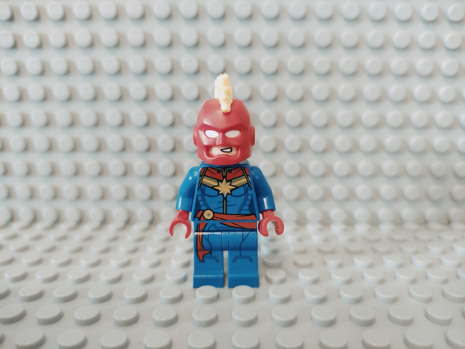 Lego Super Heroes Minifigur Captain Marvel