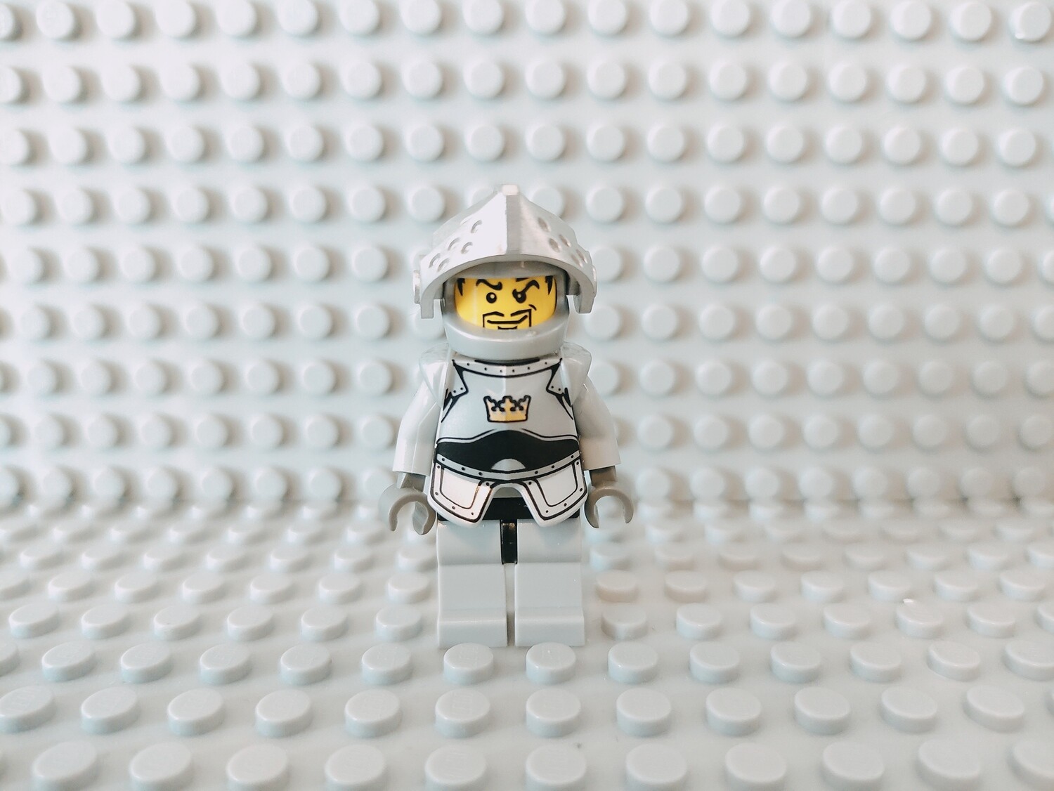 Lego Castle Minifigur Crown Knight Armored