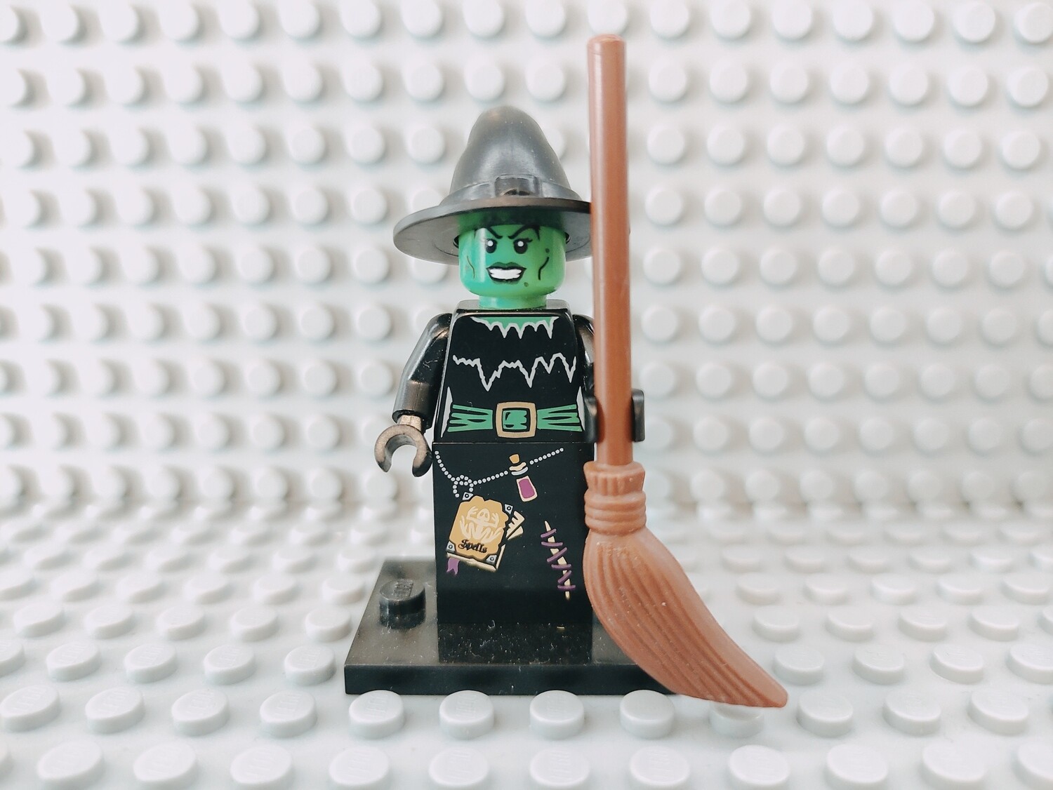 Lego Minifigures Series 2 Witch