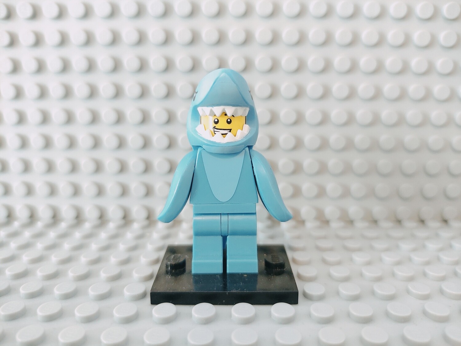 Lego Minifigures Series 15 Shark Suit Guy