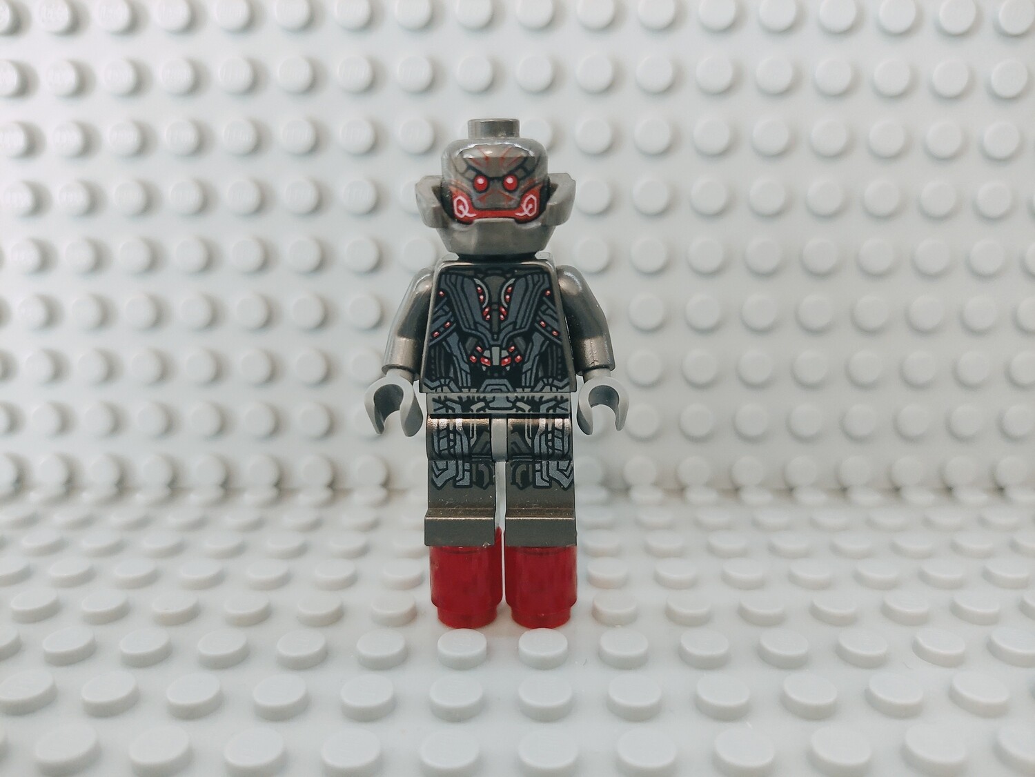 Lego Super Heroes Minifigur Ultron Prime