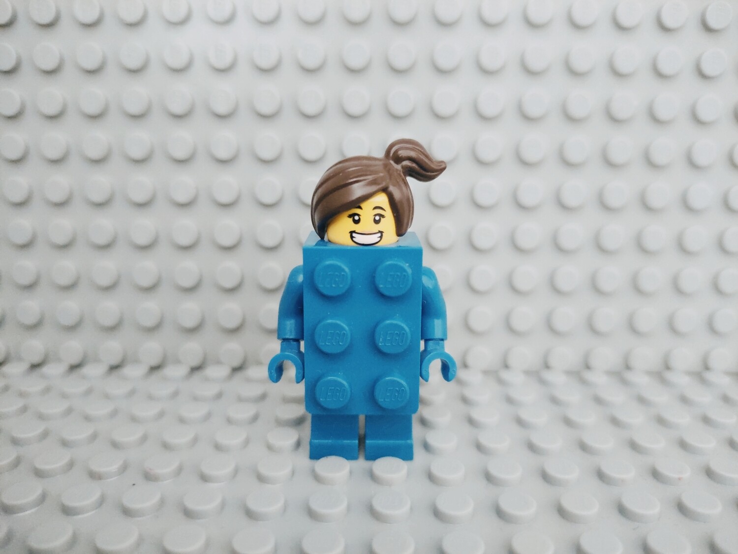 Lego Minifigures Series 18 Brick Suit Girl