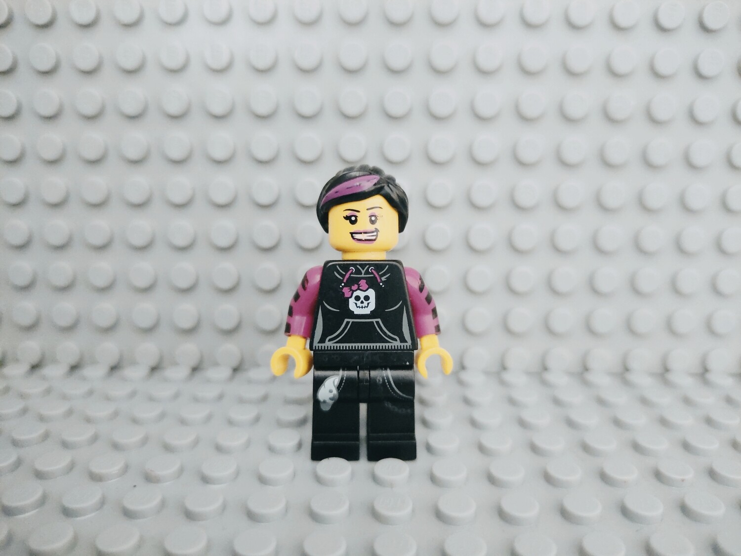 Lego Minifigures Series 6 Skater Girl