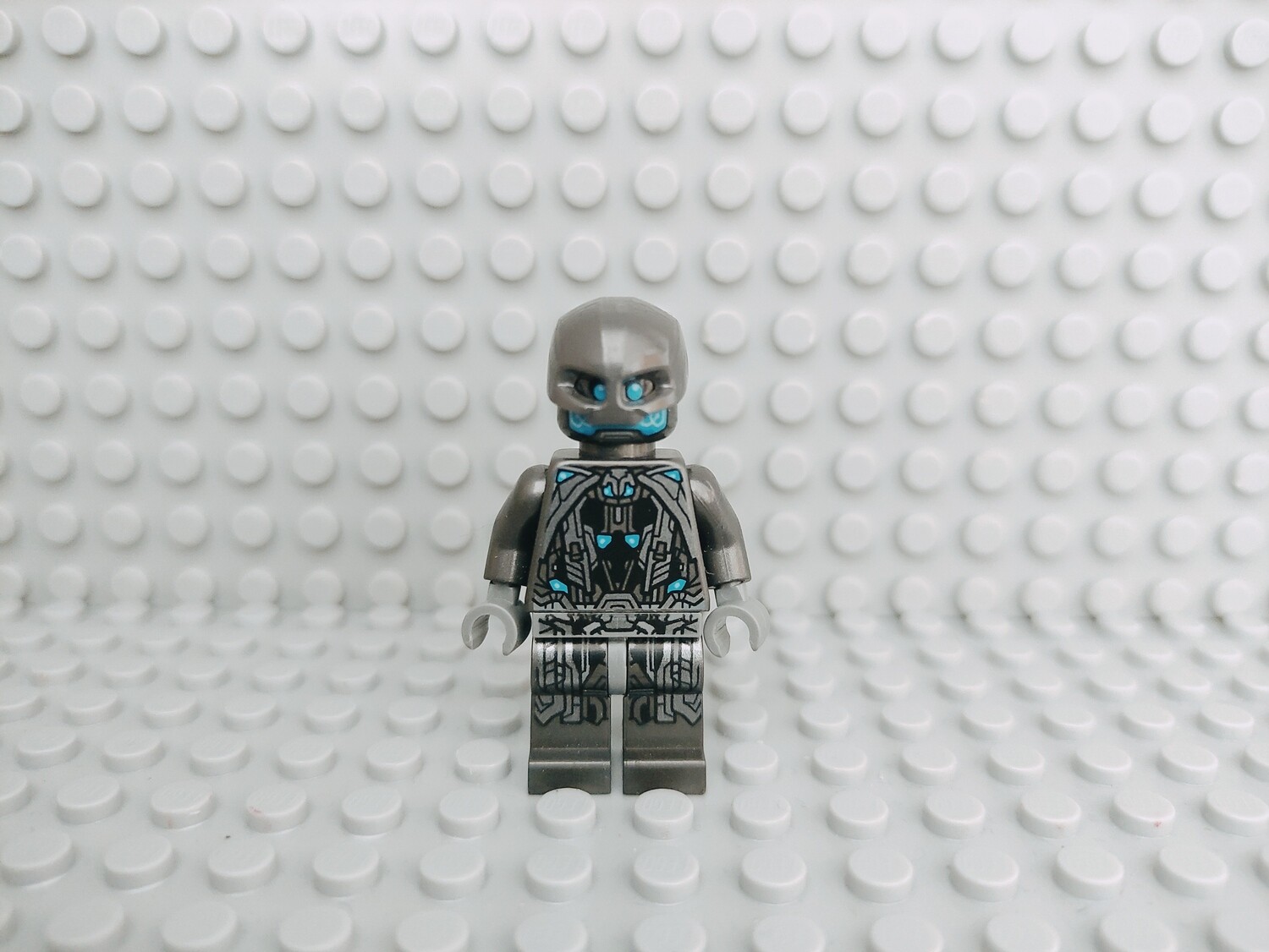 Lego Super Heroes Minifigur Ultron Sentry Officer