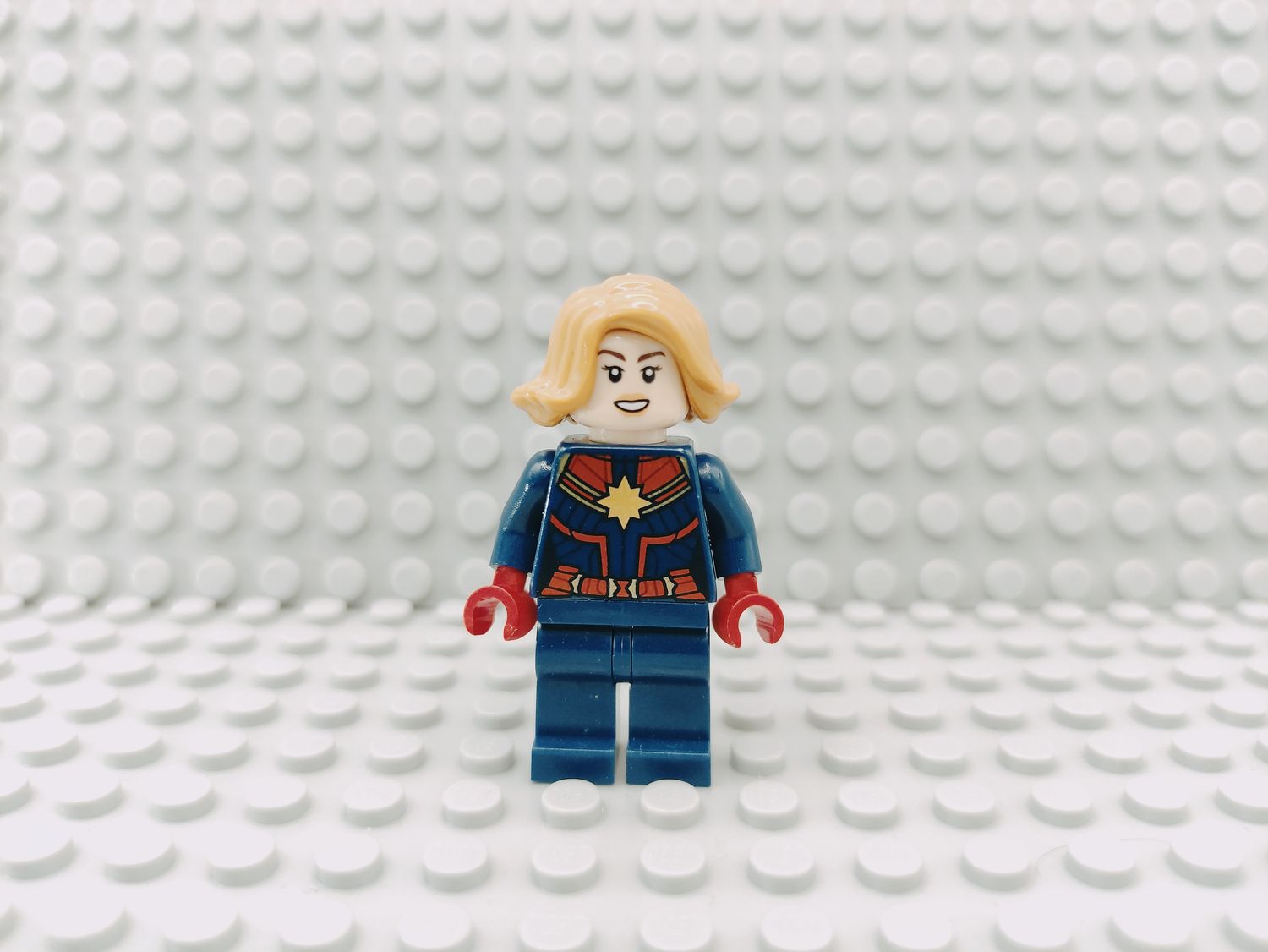 Lego Super Heroes Minifigur Captain Marvel
