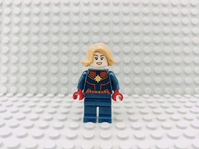 Lego Super Heroes Minifigur Captain Marvel