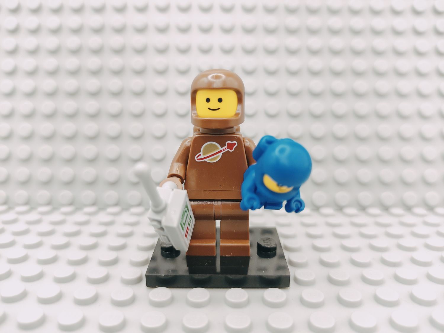 Lego Minifigures Series 27 Brown Astronaut and Spacebaby