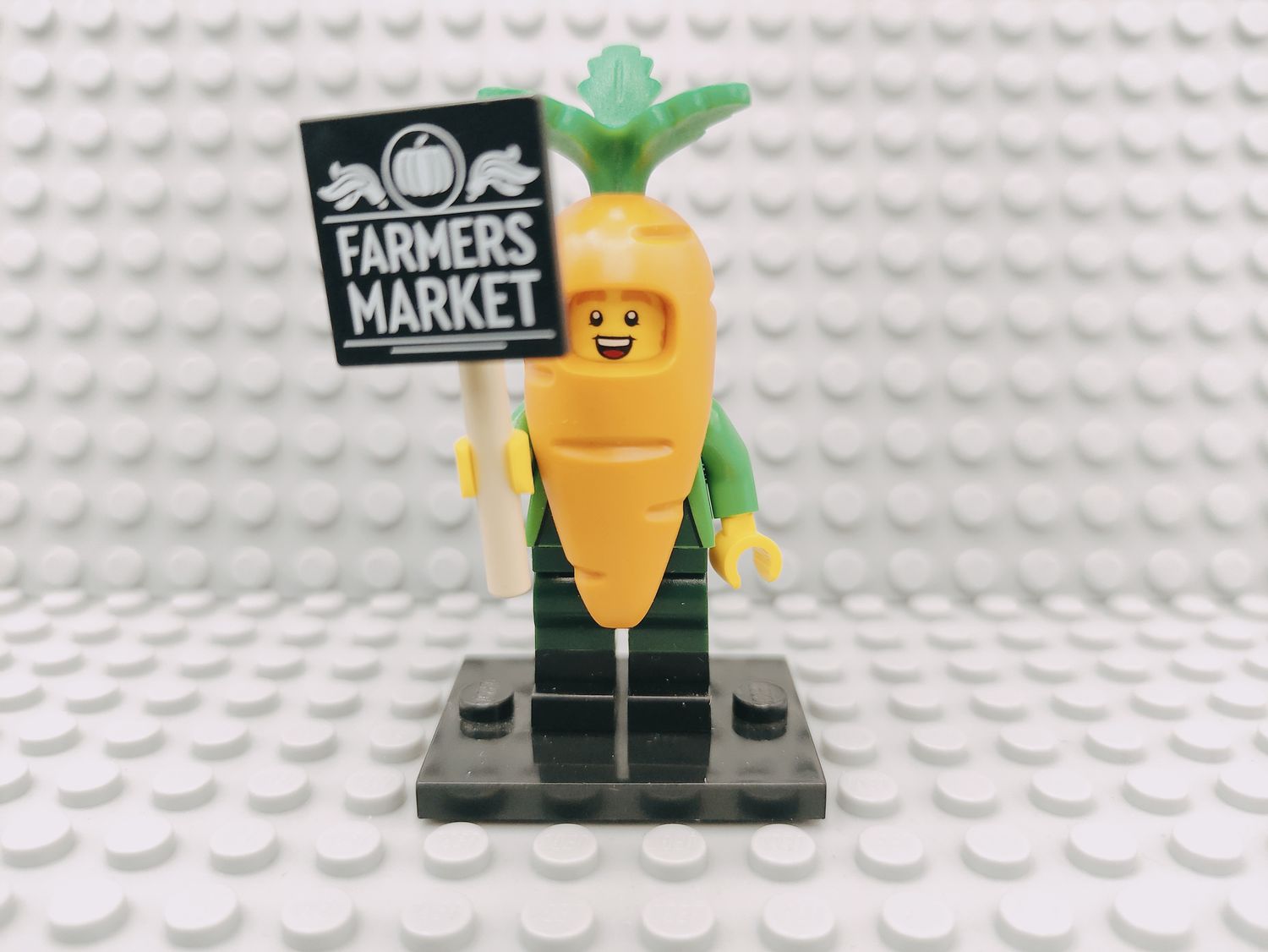 Lego Minifigures Series 24 Carrot Mascot