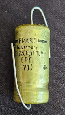 Original FRAKO KE 2200 µF 10 V – Made in W. Germany – NOS