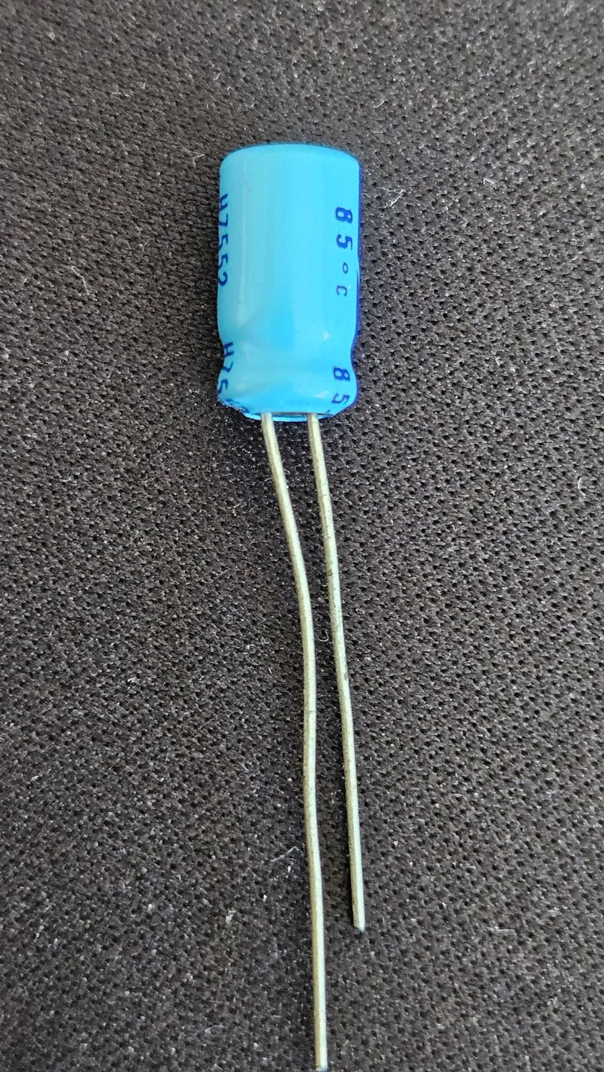 H7552 Elektrolytkondensator 47 µF / 10 V – 85 °C – Standard Radial Type