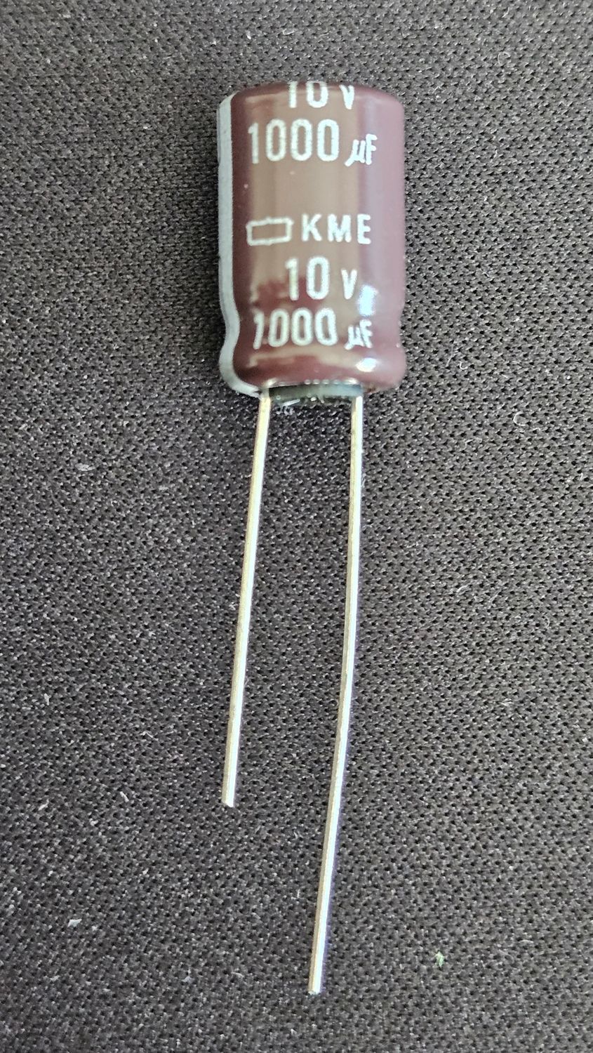 KME Elektrolytkondensator 1000 µF / 10 V – 105 °C – Low ESR – Japan