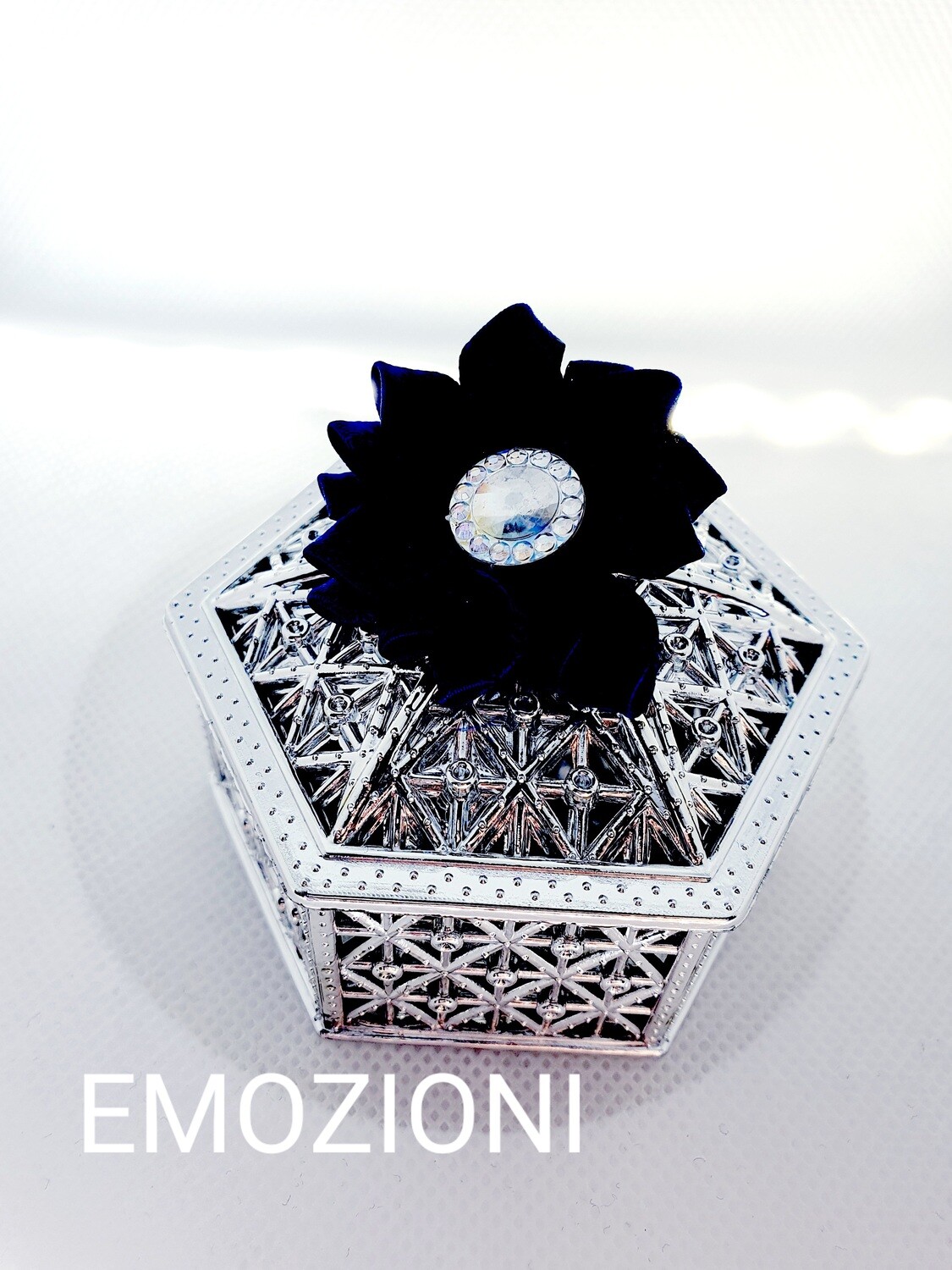 HEXAGON BOX BLUME