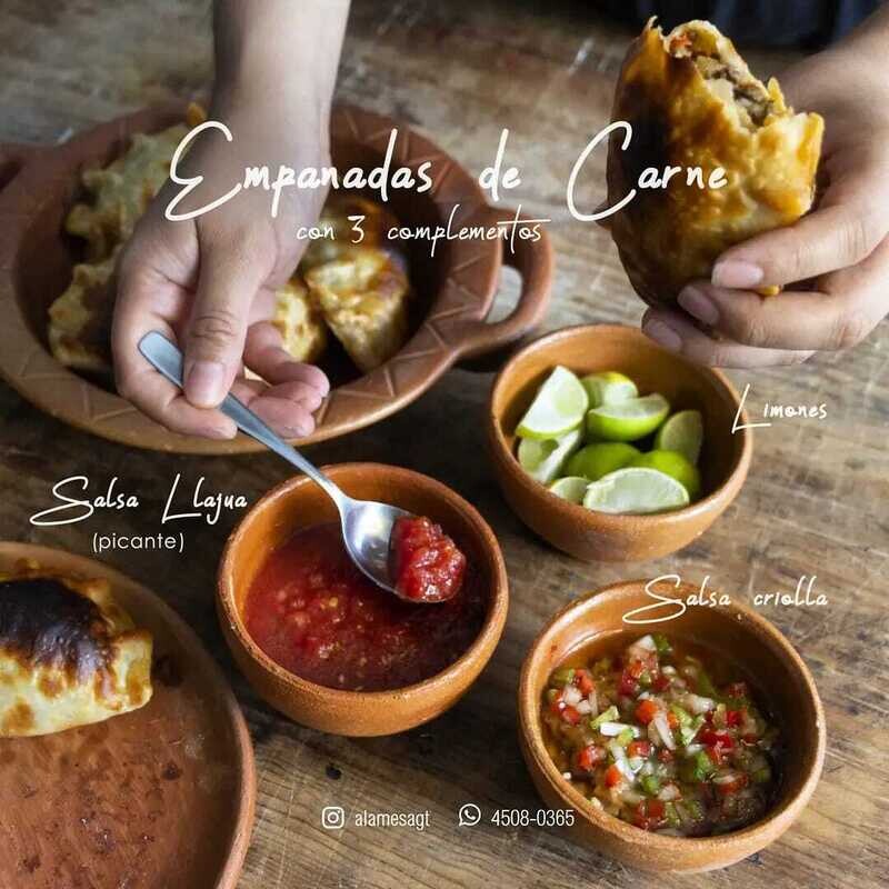 Empanadas Salteñas de Carne con 3 complementos