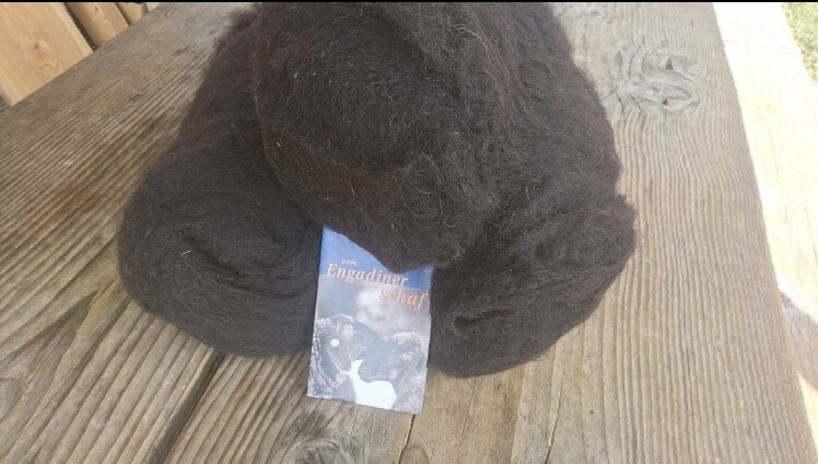 kardierte Rohwolle vom Engadinerschaf