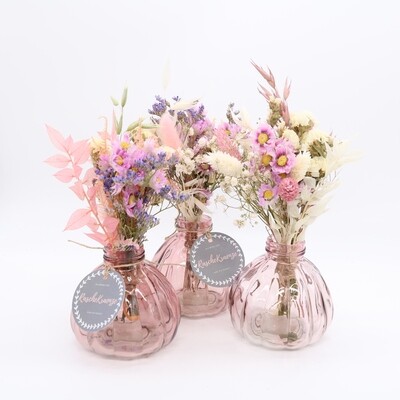 Sträußchen in rosa Vase