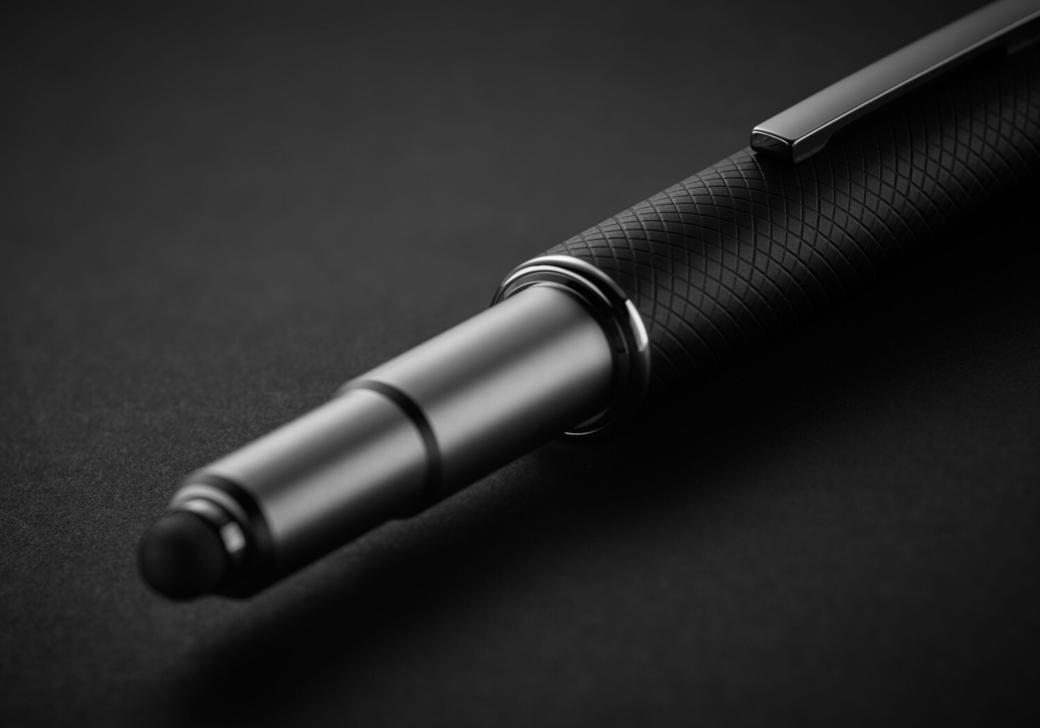 Design 05 Ballpoint pen - checkered matte, black lacquered, fittings platinum plated