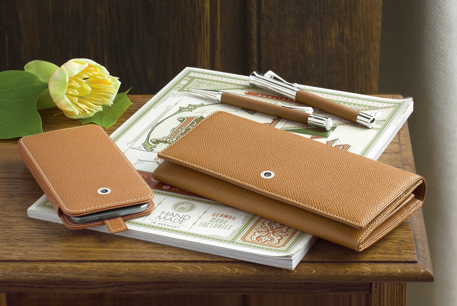 Ladies&#39; purse with press fastener