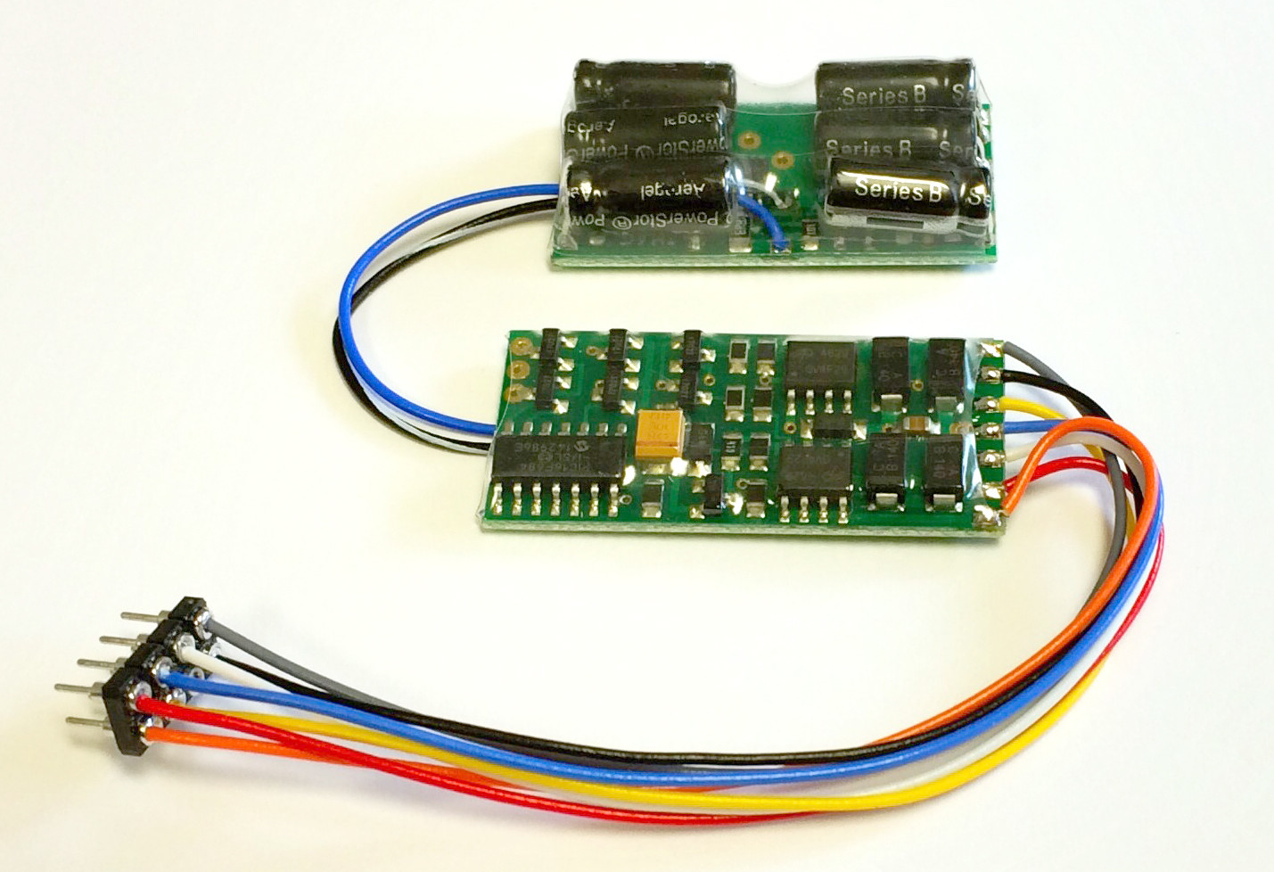 D13NHP 1.3 Amp, 4 function, 8 pin NMRA plug, with small no halt module installed D13NHP 1.3 Amp, 4 function, 8 pin NMRA plug, with small no halt module installed