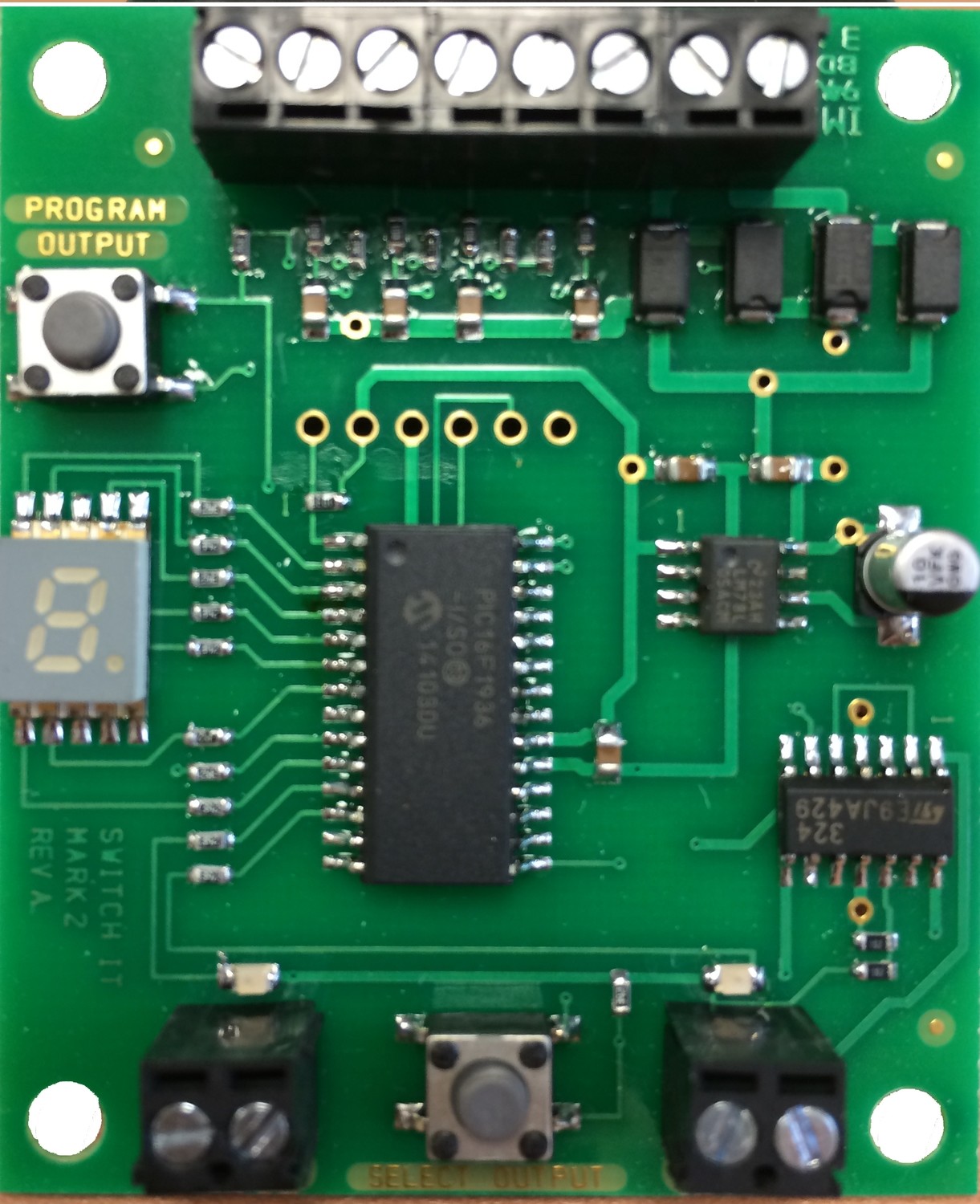 SwitchIt Mk2 accessory decoder, controls 2 Tortoise switch machines SwitchIt Mk2 accessory decoder, controls 2 Tortoise switch machines
