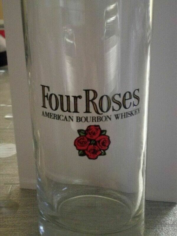 Bicchiere Four Roses bourbon whisky