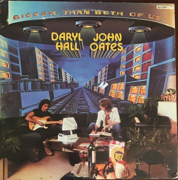 Daryl Hall John Oates - Bigger Than Both Of Us