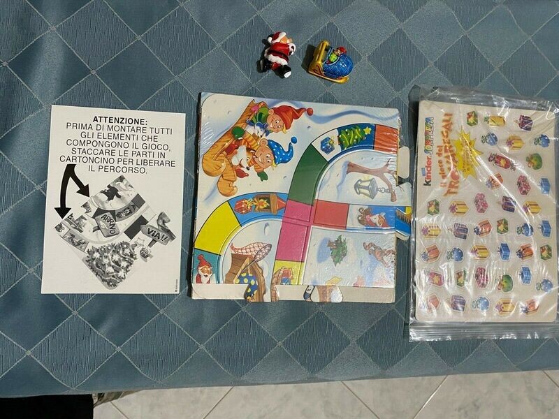 Kinder Christmas IL GIOCO DEL TROVAREGALI 2003 - Babbo Natale + slitta + gioco