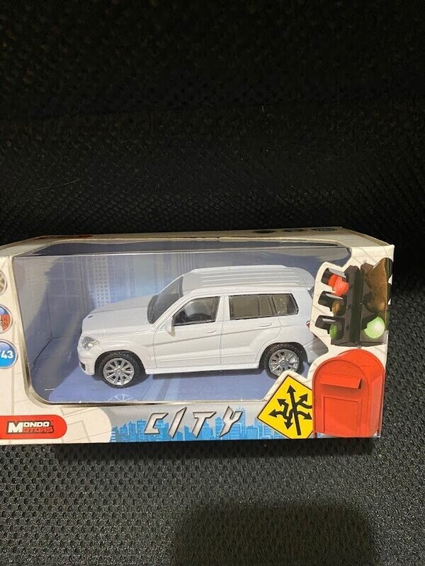 mondo motors 1/43 - mecedes GLA tipo nuovo bianco
