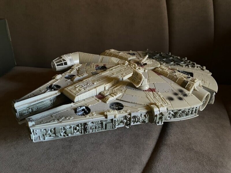 Millenium Falcon  Star Wars - Revell costruito con scatola