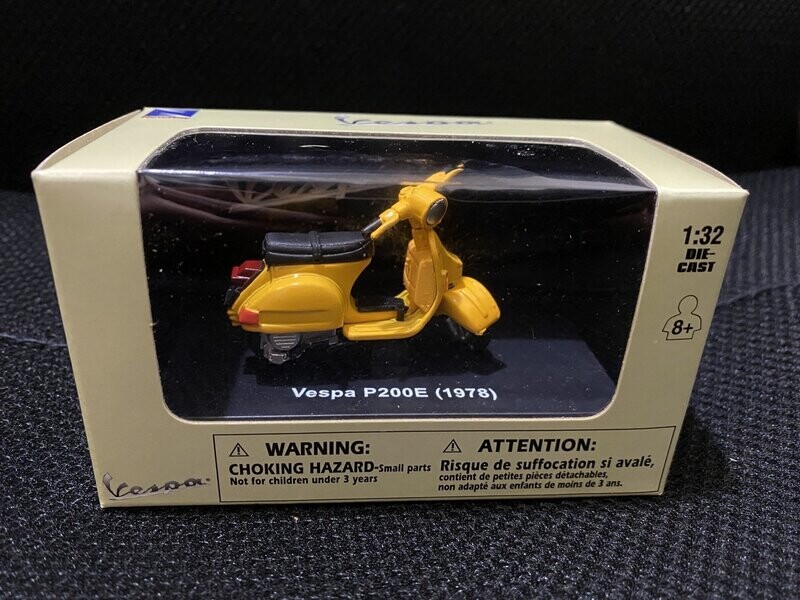 vespa 1/32 new ray - P200E 1978