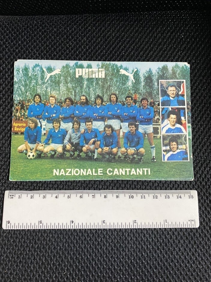 Cartolina Formato Grande Nazionale di calcio Cantanti sponsor Puma-colori