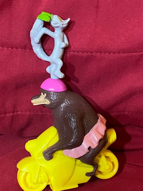 Sorpresa McDonald's Madagascar 3 KING JULIEN e SONYA BEAR SPINNING BIKE - 2012
