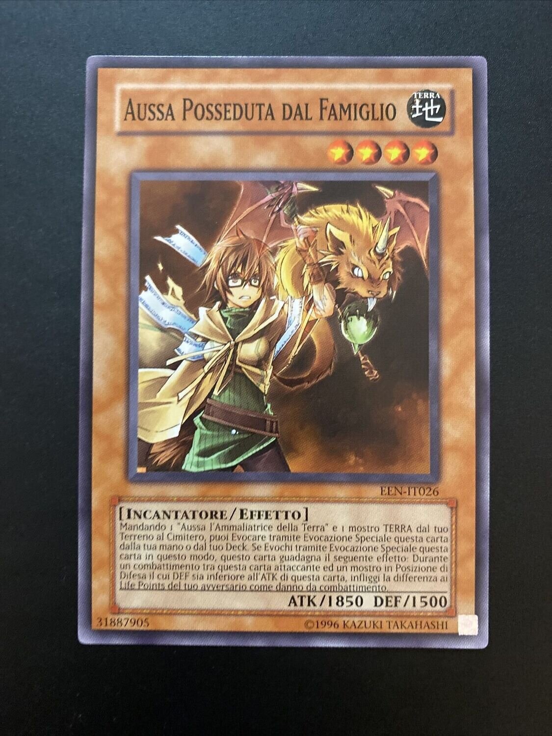 Carta YUGIOH-Aussa Posseduta dal Famiglio-EEN-IT026-ITA-LP-Common 1.Ed