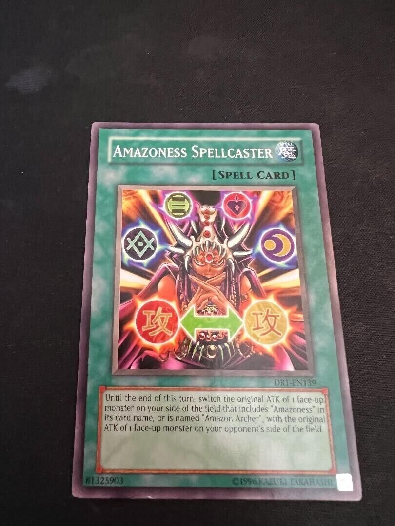 Carta YUGIOH-Amazoness Spellcaster-DR1-EN139-EN-Good-Common