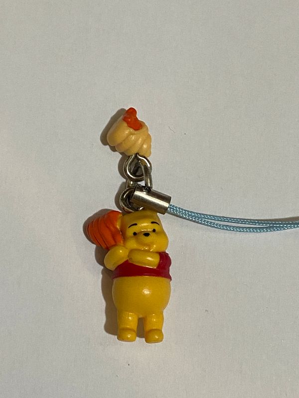 TOMY Personaggio WINNIE THE POOH Disney Mascots Edition Quadrifoglio