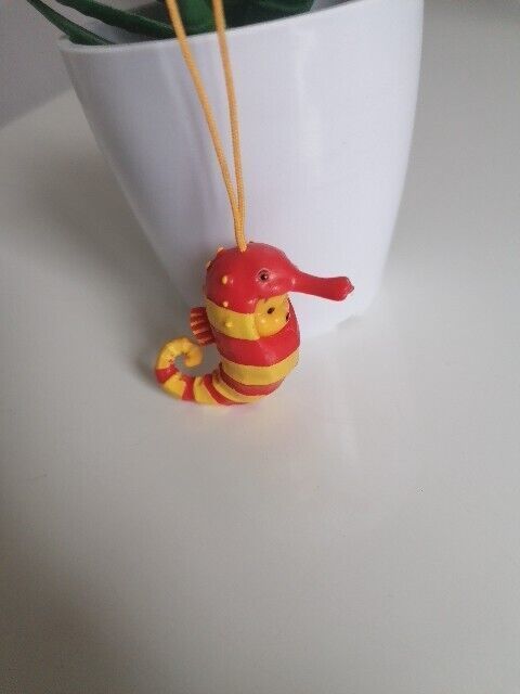 TOMY Personaggio WINNIE THE POOH Disney Animal WEAR 7 Ocean ed Cavalluccio