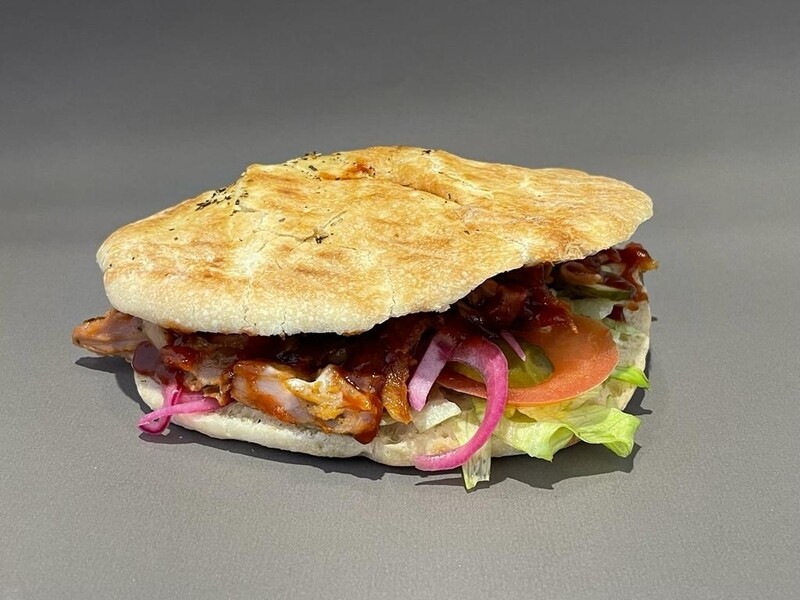 Kebabs pašceptā maizē (fokača) 