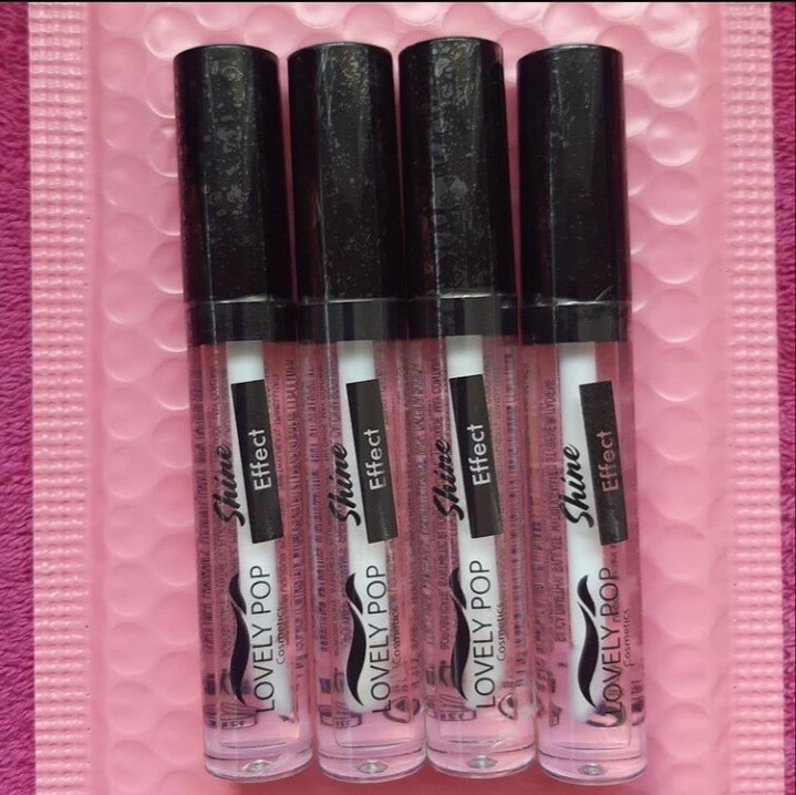 Lip gloss shine effect