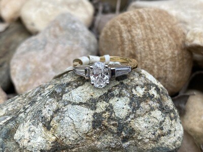 1.30TDW With Side Baguette Diamonds 1.30TDW With Side Baguette Diamonds