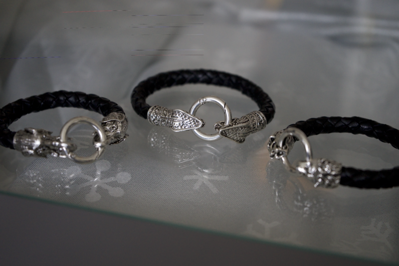 Men&#39;s Leather Bracelet